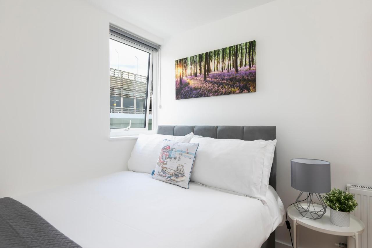 Skyvillion - 4 Bed Luxury Apartment With Balcony & Parking Enfield Exteriér fotografie