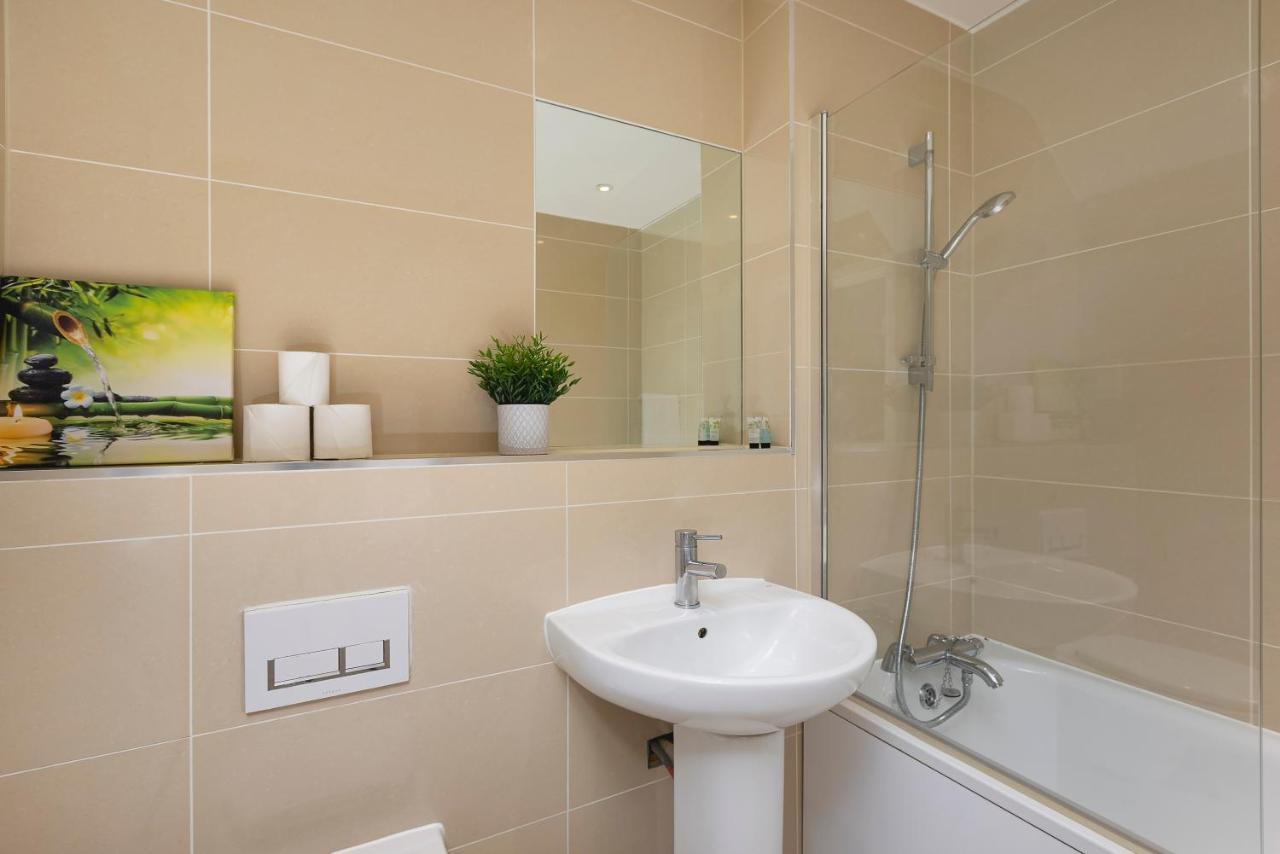 Skyvillion - 4 Bed Luxury Apartment With Balcony & Parking Enfield Exteriér fotografie