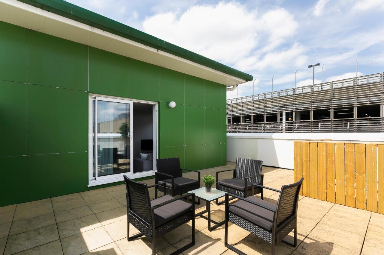 Skyvillion - 4 Bed Luxury Apartment With Balcony & Parking Enfield Exteriér fotografie