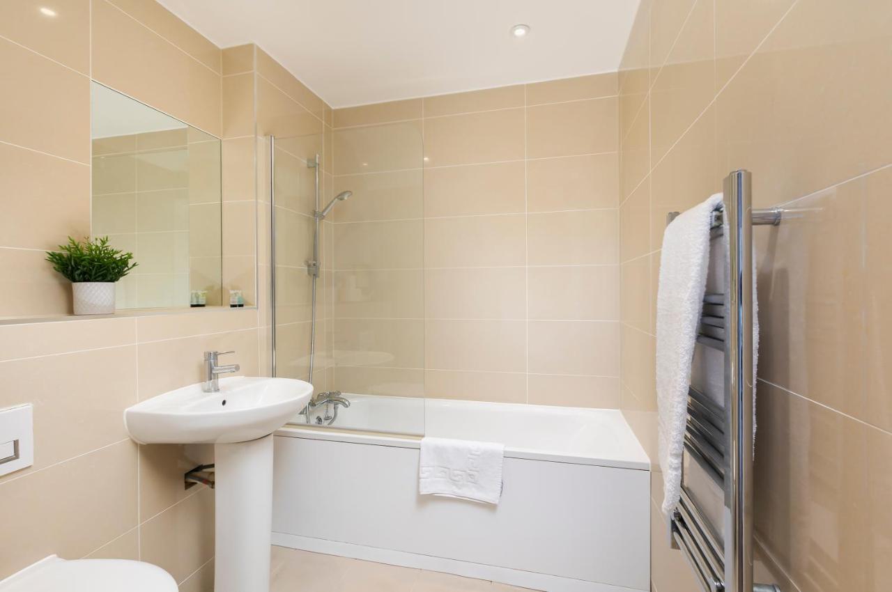 Skyvillion - 4 Bed Luxury Apartment With Balcony & Parking Enfield Exteriér fotografie